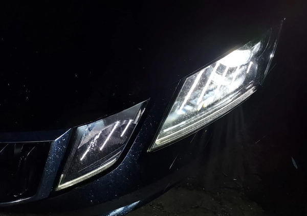 Skoda Octavia cena 57500 przebieg: 189700, rok produkcji 2018 z Rawicz małe 781